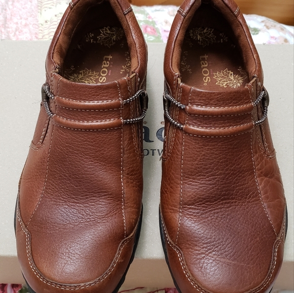 Taos Women's Shoes. Size 6.5-7 or European 37. Driving shoes. Loafers. - Picture 6 of 8